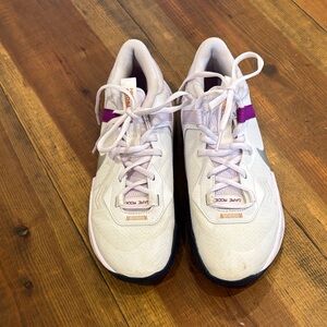 Nike Women's White and Purple Athletic Sneakers